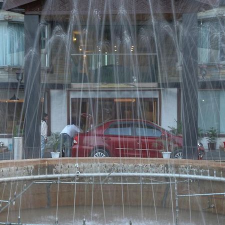 The Chinar Srinagar Hotel Exterior foto